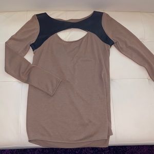 DONNA MIZANI CUT OUT SWEATER